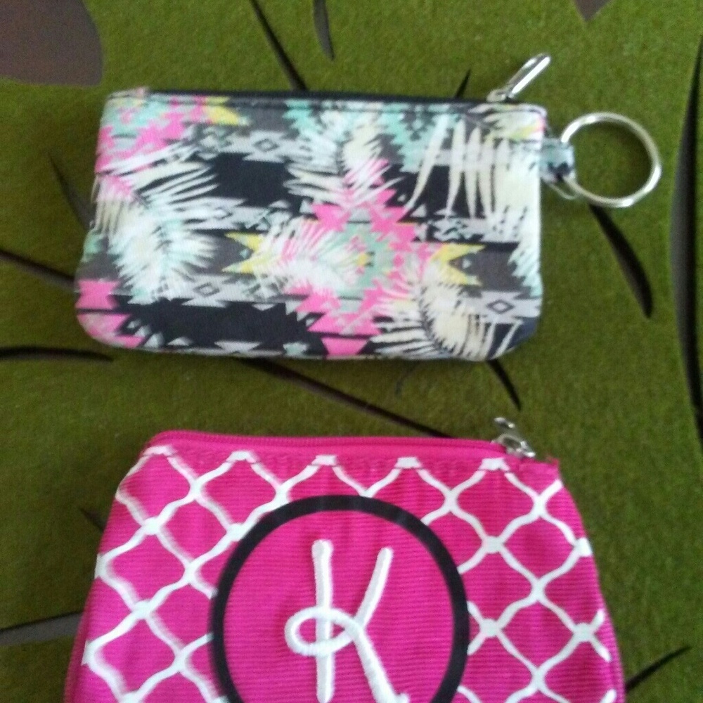 2 mini wristlets